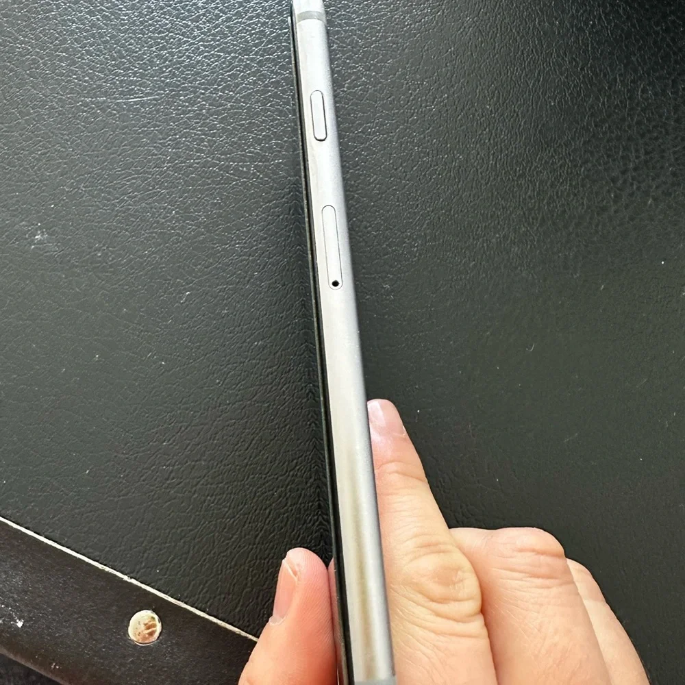 Apple sleek black